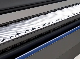 移动式输送机的同步输送与碰撞防护策略如何实现？